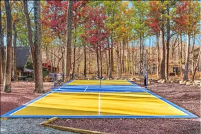 WOW Poconos Heated Pool, Pickleball, Bball, Hottub - Image 4