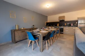4 Bis - Maison moderne cozy avec extérieur - Image 5