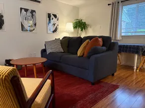 Cozy 1-Bedroom Suite Walk to Downtown Courtenay - Image 3
