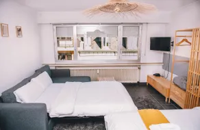 Modern Lux City Center Studio - Image 2
