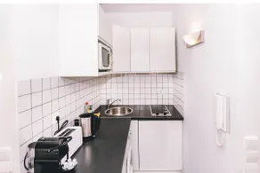 Modern Lux City Center Studio - Image 4