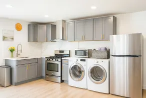 S2 Charming Home • 5 Mins to Disneyland Parking - Image 3