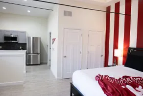 Hoosier Suite Modern Studio Downtown on the Square - Image 4