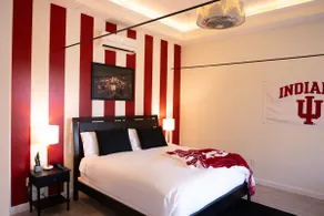 Hoosier Suite Modern Studio Downtown on the Square - Image 3