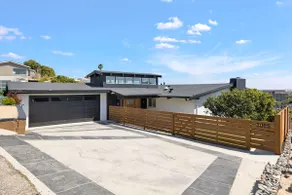 MidCentury Modrn Coastal Retreat w/Hot Tub & views - Image 3
