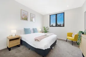 Modern 3BR Apartment - Heart of Burwood + Views - Image 3