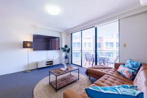 5mins Walk to Central 2 Bedroom Parking Pool - Image 2