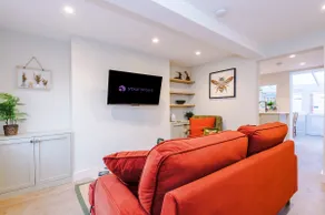 Foden's House by YourStays - 2 Bedroom Cottage in Sandbach with gorgeous dining room extension, High end finish - Image 3