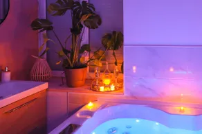 Lost Paradise – Hot Tub & Movie - Image 5