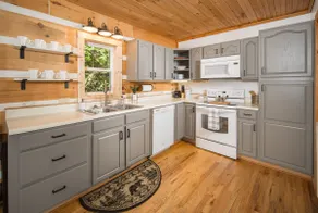 Cloud Nine Cabin - Image 3