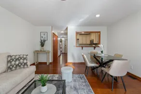Moodyjoy Townhouse – Close to Everything! - Image 2