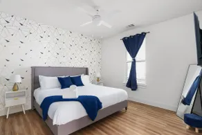 Best Deal Yet:1B/1B Steps from Shops, Dining & Fun - Image 2