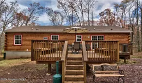 Cozy Freeland Retreat- Firepit Pool Table Hot Tub - Image 4