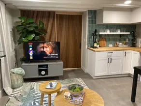 Stylish Guest Suite in Alberta Arts w/new Hot Tub - Image 3