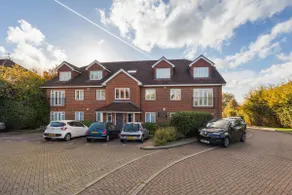 Large apartment/ parks/ golf course - Image 4