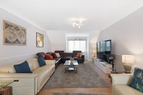 Large apartment/ parks/ golf course - Image 5