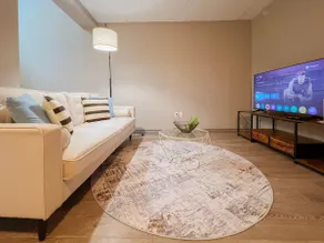 Oversized Designer Loft Retreat w/ Paid Parking - Image 4