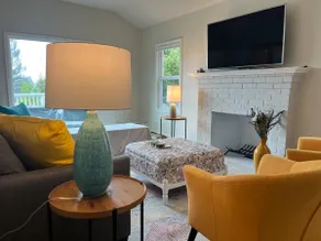 Sunny Montclair Retreat: Charming 3 bedroom home. - Image 3