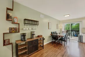 Spacious 4BR | 4B Townhouse • Sleeps 8+ - Image 4