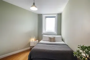 Large Apartment, Balcony, Near Canal! Sleeps 10/4 Bedrooms/2 Bathrooms - Image 4