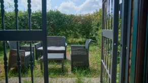 APT. 10 - Beautiful Garden Apartment - Image 3