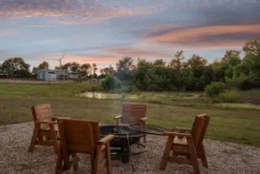 Charming Cabin in the country, 25 mins from Waco - Image 2