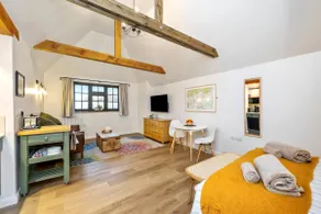 Stylish luxury detached space for two - Image 2
