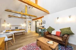 Stylish luxury detached space for two - Image 3