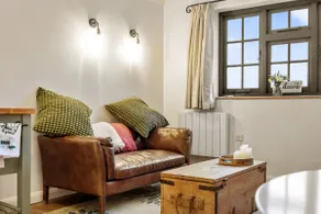 Stylish luxury detached space for two - Image 5
