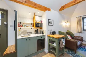 Stylish luxury detached space for two - Image 4