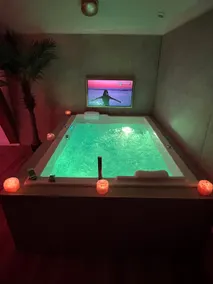 Bohemian & Hot Tub - Image 2