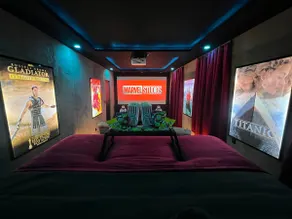 Movie theater & Hot tub - Image 4