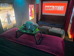 Movie theater & Hot tub - Image 5