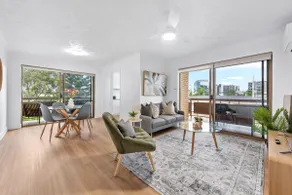 Renovated 2BR in Quiet Toowong Street w/ Car Park - Image 2