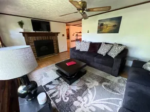 Peaceful 4BR Cabin Pond | Events & Family Getaways - Image 4