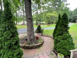 Peaceful 4BR Cabin Pond | Events & Family Getaways - Image 2