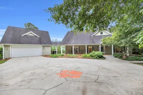 Lakefront Oasis on Lake Keowee - Image 3