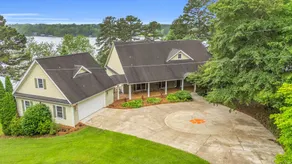 Lakefront Oasis on Lake Keowee - Image 2
