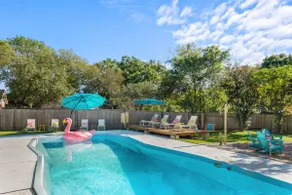 The Ultimate Getaway: Pool, Pickleball, Mini Golf - Image 2