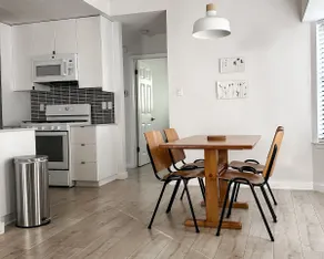 Modern Retreat Near Downtown Round Rock - Image 4