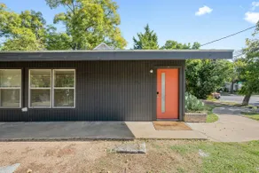 Sleek Modern Design Studio in West Campus - Image 5