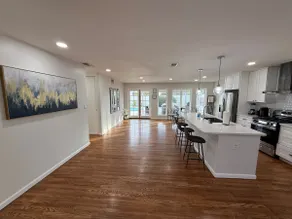 Heated pool, entire home, Free Parking, BBQ, Pets - Image 2