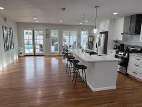 Heated pool, entire home, Free Parking, BBQ, Pets - Image 5
