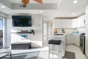 Stunning Oceanfront 2 bedroom ~ getaway in style~ - Image 4