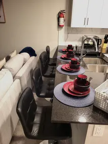 Cozy New Fully Furnished Suite - Image 5