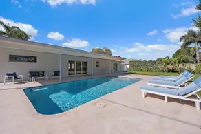Pet Friendly Pool Home - Minutes Away from Beach - Image 2