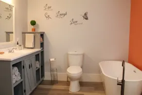 Newly Remodeled 1900 Cottage - Image 3