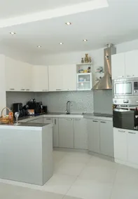 Balchik Sea View Escape 5BR Luxury with Hot Tub & Free Parking - Image 3