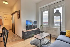 Le Lionceau • Convenient 1-bedroom apartment opposite Stellantis - Image 2