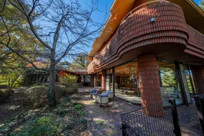 A spacious and relaxing hot spring! A 250-tsubo (820 m²) property with a calm, art-museum-like atmosphere, featuring a private rental accommodation - Image 4